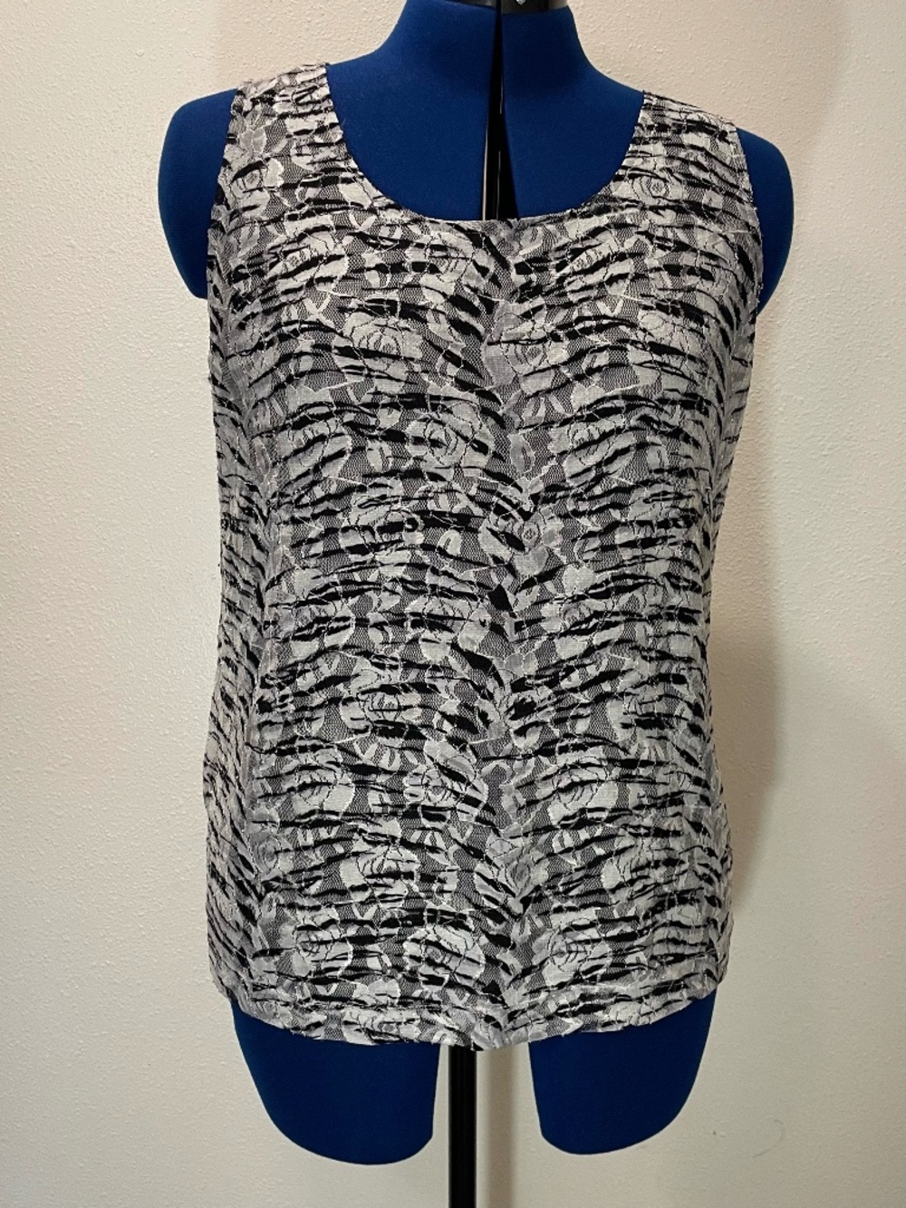 Easywear by Chicos Sleeveless Black and White Blouse - Size: 3